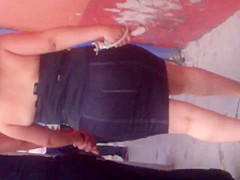 Riquisima Madura en falda apretada