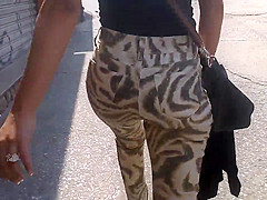 SDRUWS2 - CANDID DELICIOUS BUTT WALKING