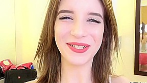 Sexy Girlfriend Wants A Big Cumshot On Her face