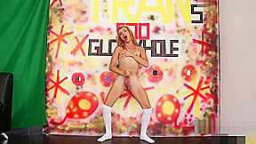 Sexy Sarita Fox- Shemale Mouth all up in the Glory Hole