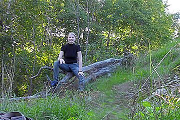 Sexy amateur girlfriend losing off jeans for outdoor fuck