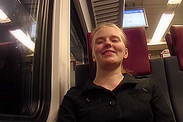 Sexy amateur girlfriend losing off jeans for outdoor fuck