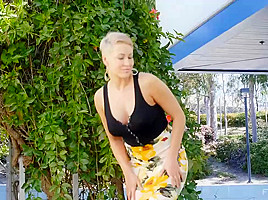 Short haired blond milf Ryan is showing off her stunning body and her wet pussy
