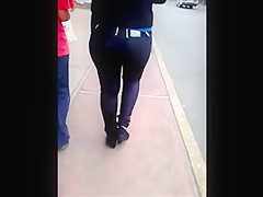 Siguiendo a una chacha con culito rico
