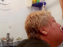 Slicing Cum On My Fat Girl After Jerking Off A Dick