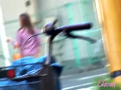 Small bombshell gets totally revealed in the public while going home