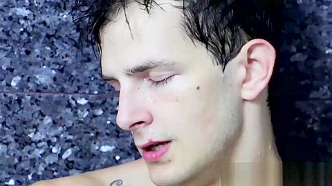 Sporty and horny twink Jessie getting steamy in the shower