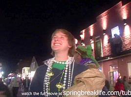 SpringBreakLife Video: Mardi Gras Street Flashers