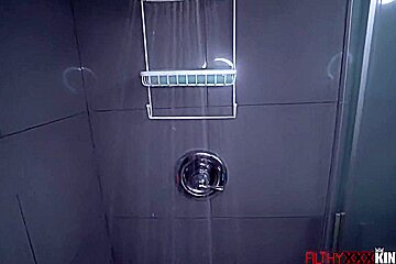 Stepsis Giving Stepbro Blowjob And Fucking Him In The Shower