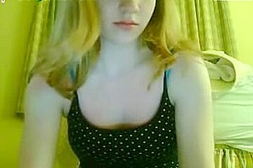 Stickam Girl fuck with her hairbrush and do anal