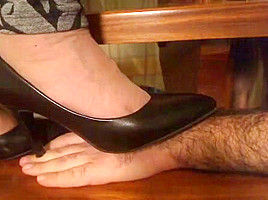 Stiletto Pumps Tramples hand closeup
