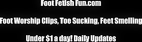 Summers sexy blonde beach feet - FootFetishFun