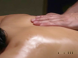 Tanned Babe Got Shaved Cunt Massage