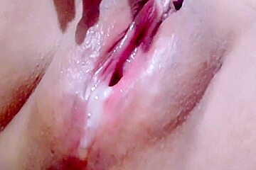The Delicious Dulceivanka Teaches Us How To Touch And Enjoy Her Pink Pussy