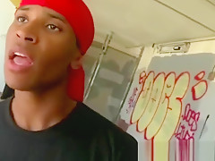This doo rag cock sucker knows what to do with hard dick
