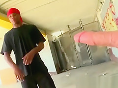 This doo rag cock sucker knows what to do with hard dick