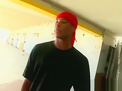 This doo rag cock sucker knows what to do with hard dick
