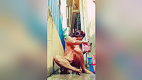 Today Exclusive-sexy Bhabhi Bathing