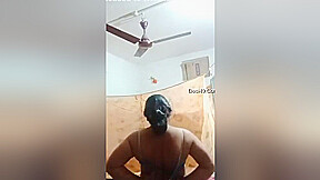 Today Exclusive-sexy Bhabhi Showing Her Boobs