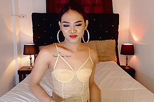 Tranny Have 10 inch Dildo deep in her asshole