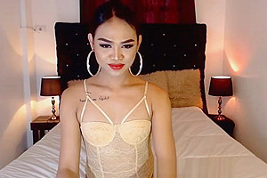 Tranny Have 10 inch Dildo deep in her asshole