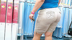 Two Blonde Bootys in the Same Aisle!