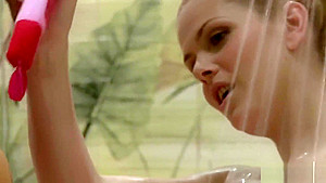 Two Hotties Finger And Munch Each Other