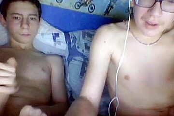Two Straight Twinks Wank Together