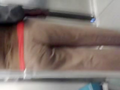 Un Rico Culito En El Metro