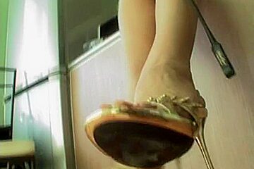 Under-Feet Video: Nastya Fox