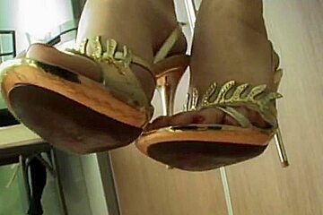 Under-Feet Video: Nastya Fox