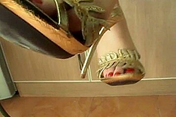 Under-Feet Video: Nastya Fox