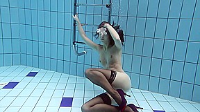 UnderwaterShow Video: Vera in the pool
