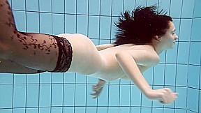 UnderwaterShow Video: Vera in the pool