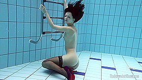 UnderwaterShow Video: Vera in the pool