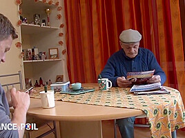 Une Aide Soignante Rousse Fait Des Supplements A Papy