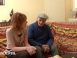 Une Aide Soignante Rousse Fait Des Supplements A Papy
