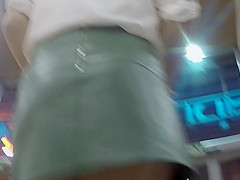 Upskirt at supermarket of Bubble ass beauty