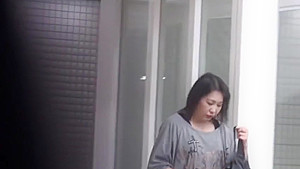 Urinating Japanese Babes