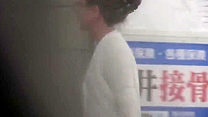 Urinating Japanese Babes