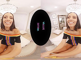 VRALLURE Andreina Deluxe Is Muy Caliente!