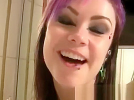 Vandal Vyxen Hot Squirting Goth