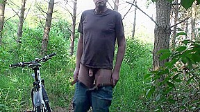 Wanking in the wood