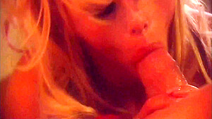 Was Braucht Die Sexy Blondine?
