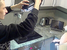 Webcam in the kitchen with Jess used raw by Jorhe Leal - HomeWebCamera