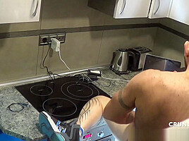 Webcam in the kitchen with Jess used raw by Jorhe Leal - HomeWebCamera