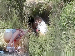 Woman caught pissing in the nature