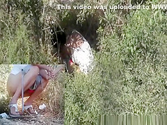Woman caught pissing in the nature