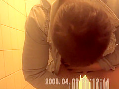 Woman take a piss with fat pussy