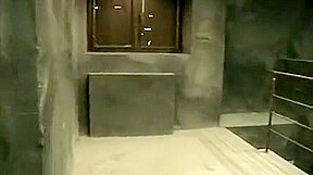 aux enormes mamelles baisee par un vieux prisonnier